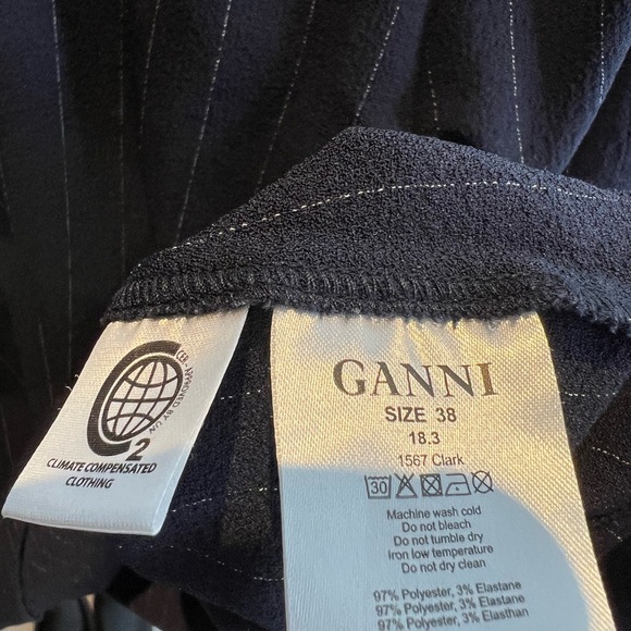 Ganni navy blue pinstripe blouse. Slightly ruffled sleeves. - Picture 3 of 3
